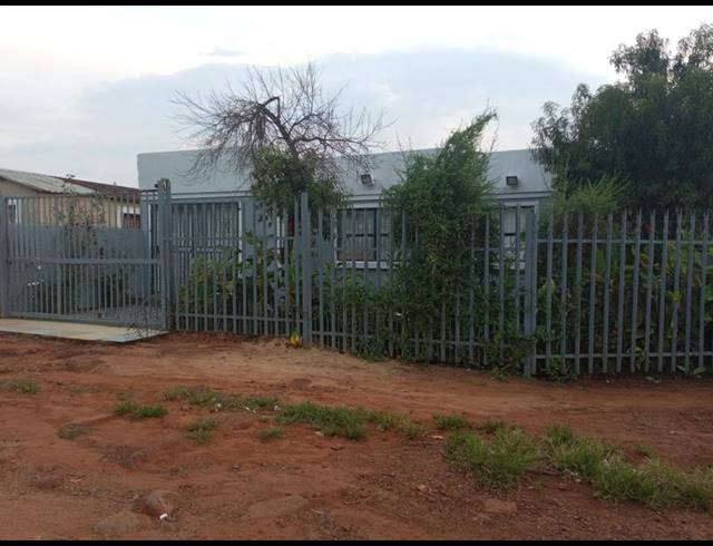 2 BEDROOM HOUSE FOR SALE IN ZONKIZIZWE